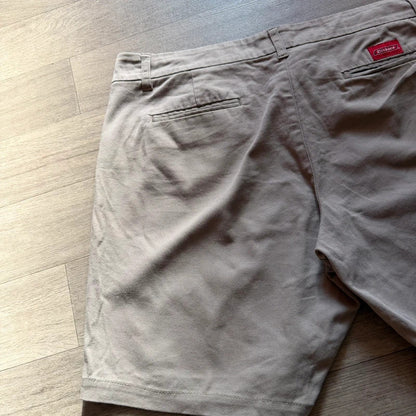 Vintage men’s dickies beige tan chino skater shorts W38 (08)